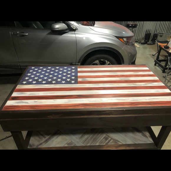 Flag table with locking hideaway - Picture 8 of 8